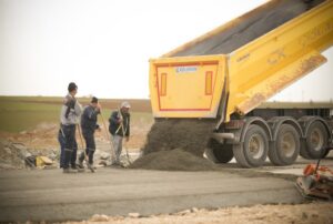 YONCALI’DA BETON YOL İMALATI TAMAMLANDI