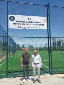 DEMİRCİÖREN FUTBOL SAHASINA KAVUŞUYOR