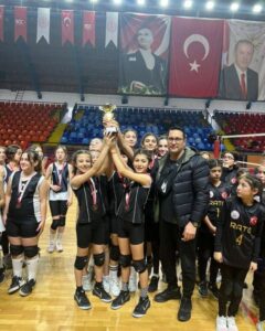 VOLEYBOL MÜSABAKALARI SONA ERDİ