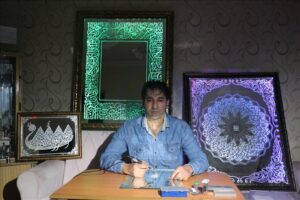 MONİTÖR PARÇALARI SANAT ESERİNE DÖNÜŞTÜ