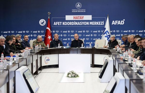 Hatay’da koordinasyonu sağlayan Vali