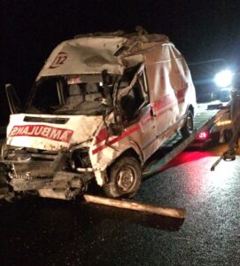 Kütahya’da ambulans devrildi