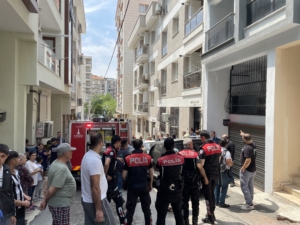 İzmir’de apartman dairesinde çıkan yangında 59 yaşındaki kadın öldü