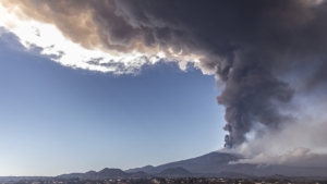 Meteoroloji: Etna Yanardağı kaynaklı kül bulutlarının Türkiye’yi etkilemesi beklenmiyor