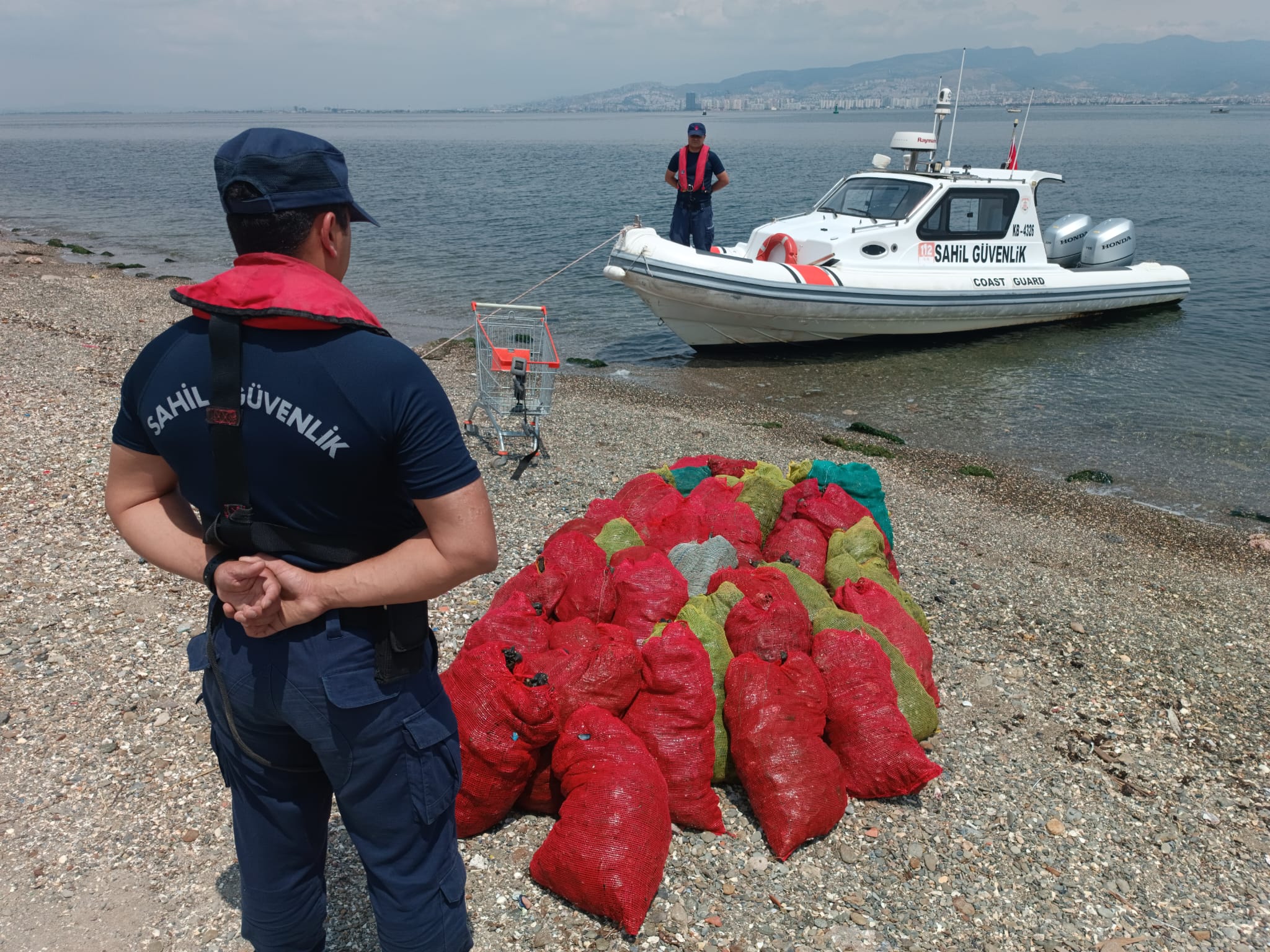 İzmir Körfezi’nde kaçak avcılık