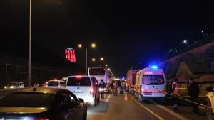 Maltepe’de aracın yol kenarında çalışan İBB işçilerine çarpması sonucu 4 kişi öldü