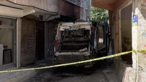 Diyarbakır’da belediyeye ait temizlik aracı maskeli kişilerce kundaklandı