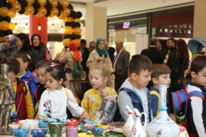 Kütahya’da öğrenciler el emeği ürünlerini sergiledi