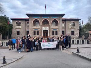 Gediz’de “Okuyorum geziyorum” projesi