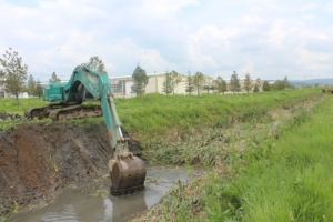 Dere ve kanal temizleme çalışmaları sürüyor