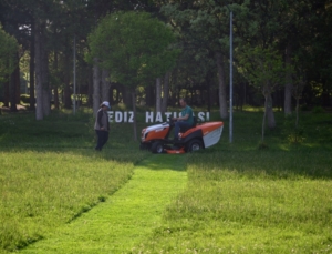 Gediz’de çevre temizliği ve çim biçme çalışmaları devam ediyor