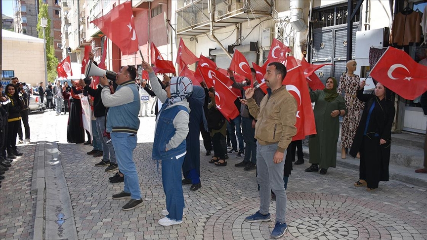 Hakkari’de çocuklarının dağa kaçırılmasından