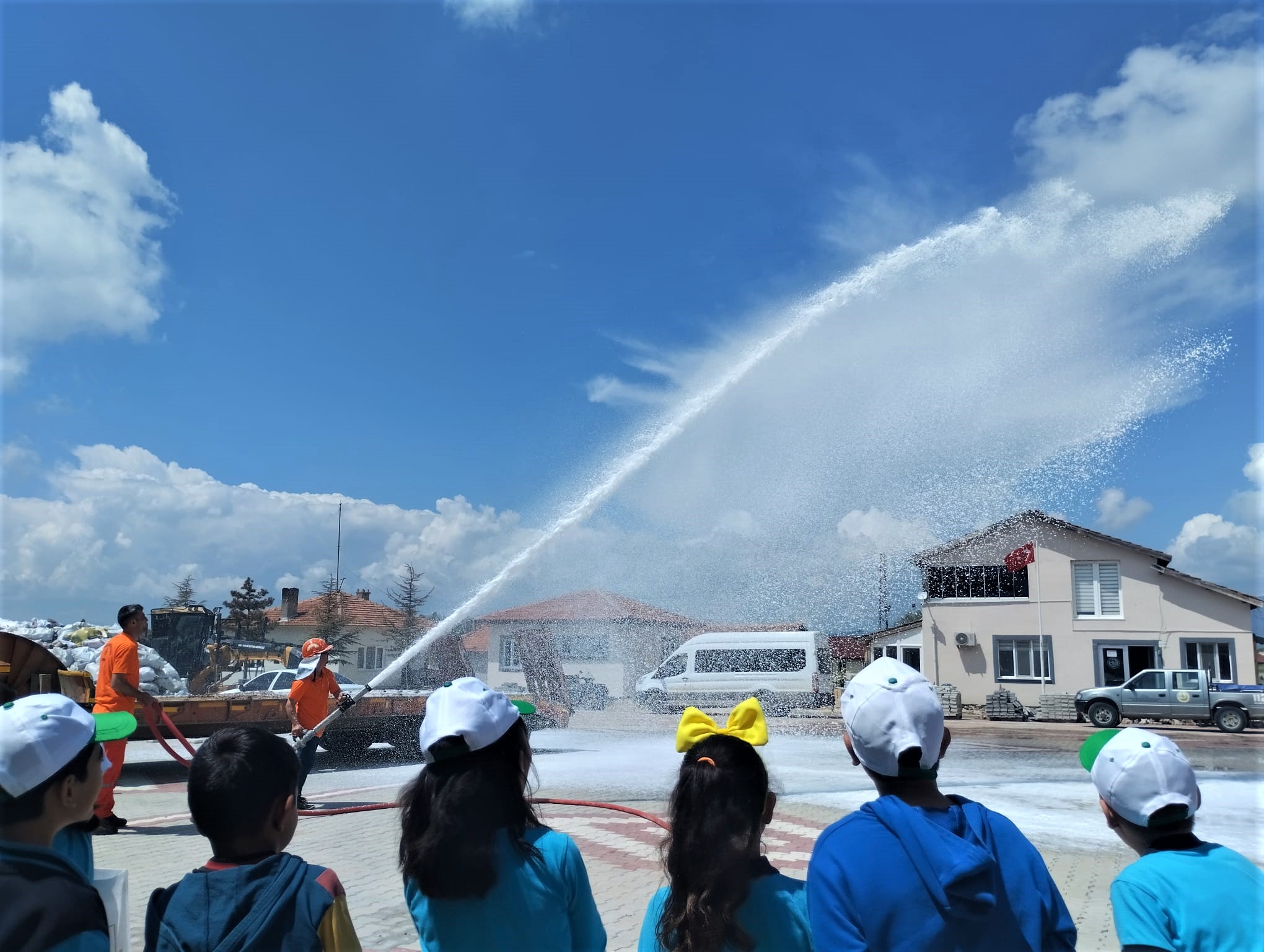 Emet Orman İşletme Müdürlüğü 3 Eylül İlkokulu öğrencilerini ağırladı.