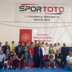 Kütahya’da genç badmintoncular ter döktü