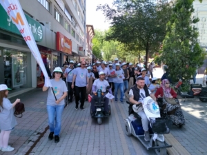 Kütahya’da MS farkındalığı için yürüdüler