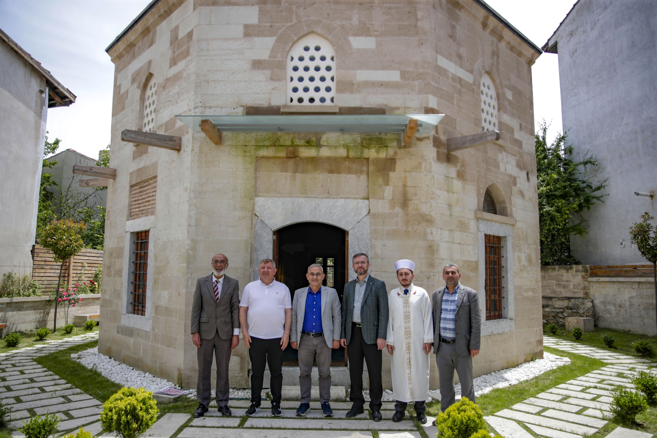 Türkiye Sağlıklı Kentler Birliği’nin üye belediye başkanları, meclis üyeleri ve üye belediye koordinatörleri Kütahya turu yaptı.