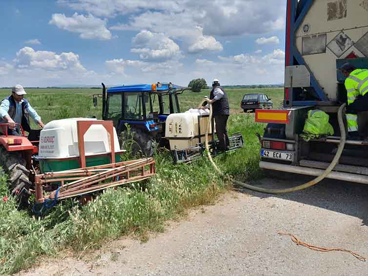 Aslanapa İlçe Tarım ve Orman Müdürlüğü tarafından mera ıslah çalışmaları çerçevesinde ilçe meralarına sıvı gübre ve hümik asit uygulaması yapıldığı bildirildi.