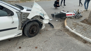 Bolvadin’de otomobille motosikletin çarpışması sonucu 2 kişi yaralandı