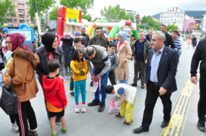 Çocuklar gönüllerince eğlendiler