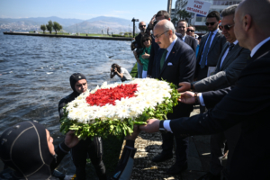 İzmir Körfezi’nde Dünya Çevre Günü temizliği yapıldı