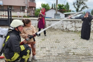 Gediz’de ana sınıfı öğrencilerine itfaiye tanıtıldı