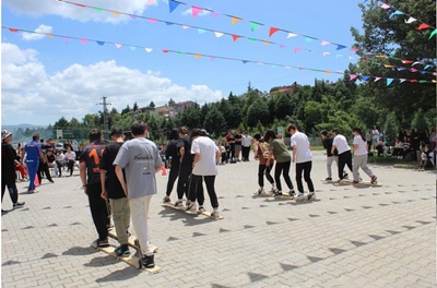 Gediz Fen Lisesi FenEri Kulübü öncülüğünde 8. Geleneksel Bahar Şenliği düzenlendi.