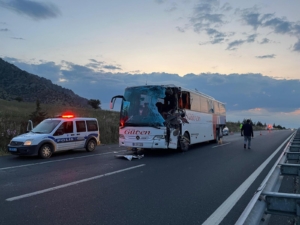 Denizli’de tır ile yolcu otobüsü çarpıştı, 2 kişi öldü