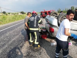 Denizli’de takla atan otomobildeki 2 kişi yaralandı