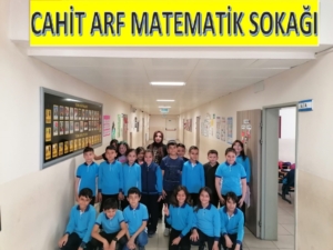 Domaniç’te öğrencilerden matematik sokağı