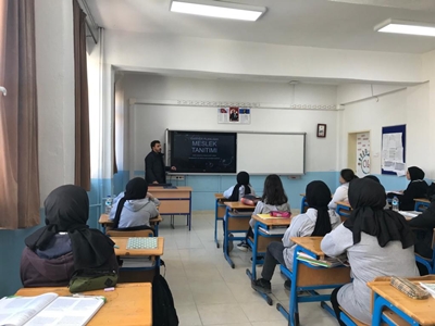 Emet Anadolu İmam Hatip Lisesi 11. sınıflara yönelik okul tanıtımı gerçekleştirdi.