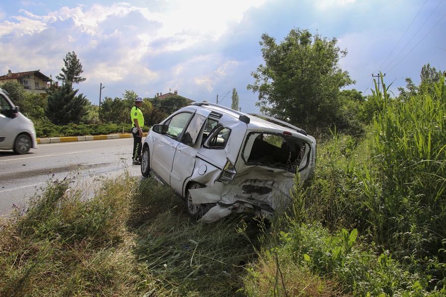 Uşak'ta trafik kazasında 5 kişi yaralandı