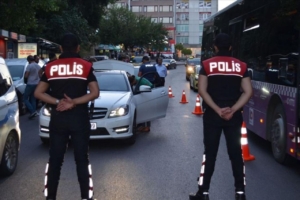 Kütahya polisi dar bölge uygulamaları ile suça geçit vermiyor