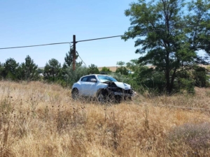 Afyonkarahisar’da tarlaya devrilen otomobildeki 6 kişi yaralandı