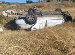 İzmir’de şarampole yuvarlanan otomobildeki 2 kişi öldü