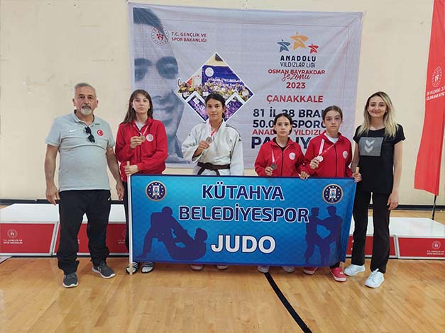 Çanakkale’de düzenlenen Anadolu Yıldızlar Ligi Yarı Final müsabakalarında Kütahya Belediyespor judo takımı sporcuları Türkiye dereceleri kazandı.