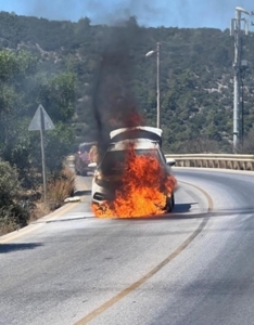 Bodrum’da seyir halindeyken alev alan otomobil yandı