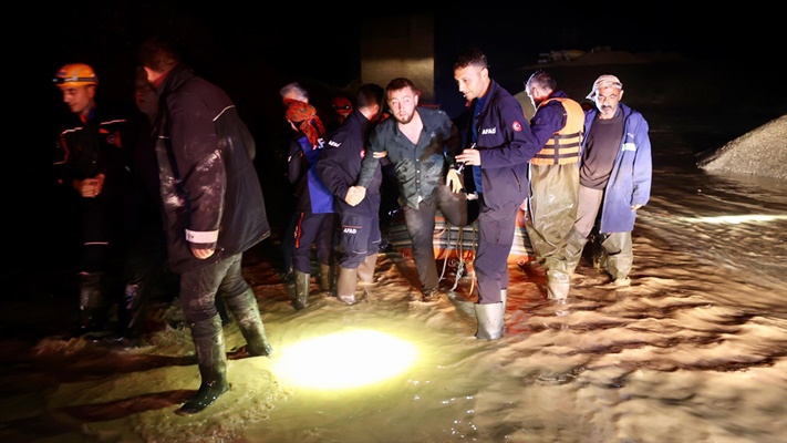 Düzce’de etkisini sürdüren sağanak