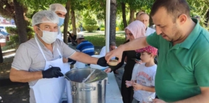 Gediz Belediyesi’nden vatandaşlara aşure ikramı