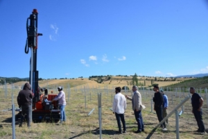 Başkan Akçadurak, Güneş enerji santrali’nde incelemelerinde bulundu