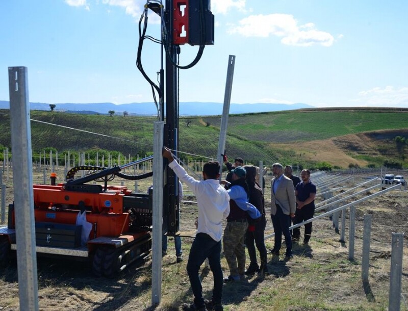 Başkan Akçadurak, Güneş enerji santrali'nde incelemelerinde bulundu