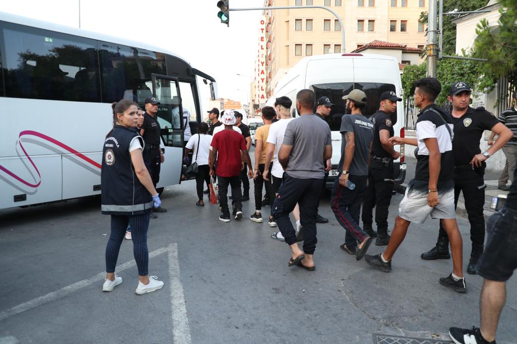 İzmir’in Konak ilçesinde ülkeye