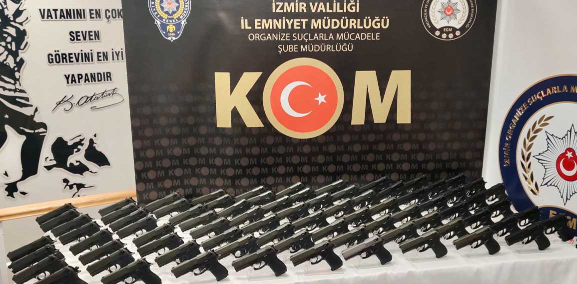 İzmir’de silah kaçakçılığı yaptığı