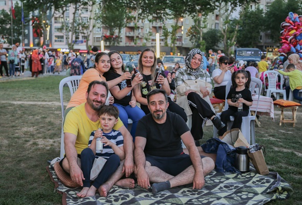 Kütahya'da açık hava sineması Tosun Paşa’yla başladı