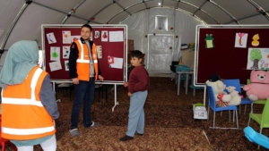 Deprem bölgesinde göreve devam edecek öğretmenlerin hizmet puanları artırılacak