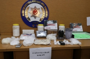 İzmir’deki operasyonda 13,5 kilogram kokain ele geçirildi