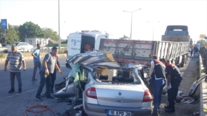 Bursa’da tıra çarpan otomobildeki 4 kişi öldü, 2 kişi yaralandı