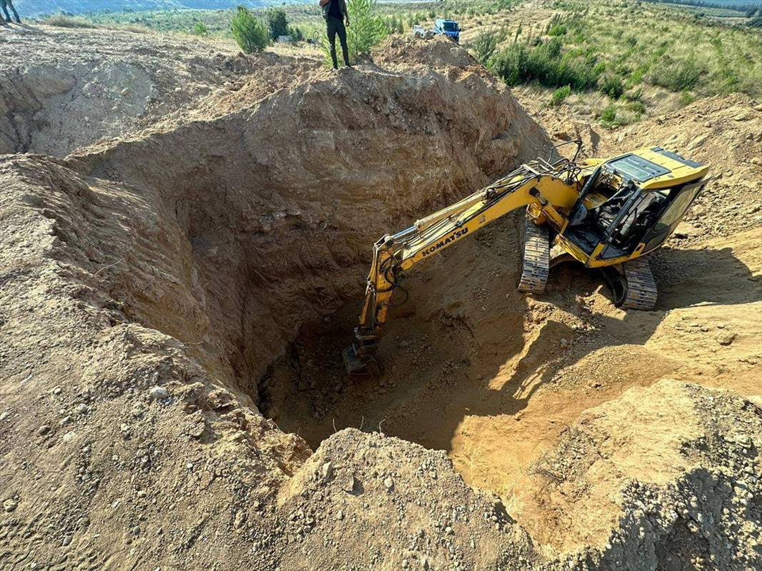 Aydın’ın Karacasu ilçesinde eskavatörle