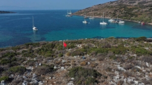 Bodrum’da ada ve koylara Türk bayrağı dikiliyor