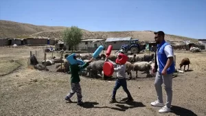 Heybemde Neşe Var Projesi ile çocukları eğlendiriyorlar