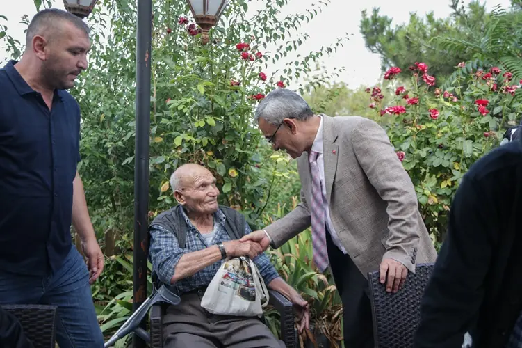 Kütahya Belediyesi Alim Işık ile gönüllere dokunmaya devam ediyor